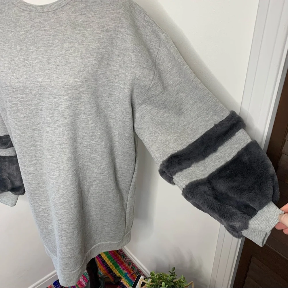 Lea & Viola | Grey Faux Fur Trimmed Long Sleeved Sweatshirt - Picture 4 of 8
